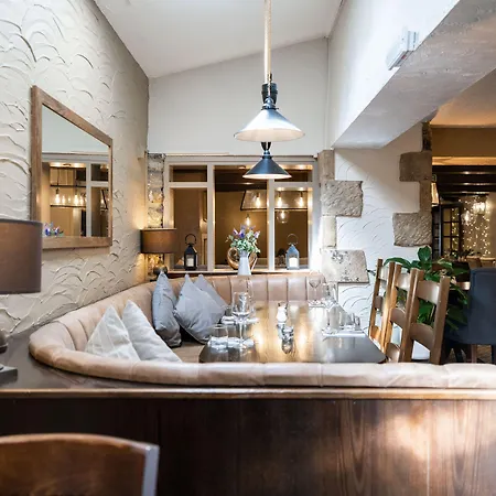 Отель Black Horse 3*